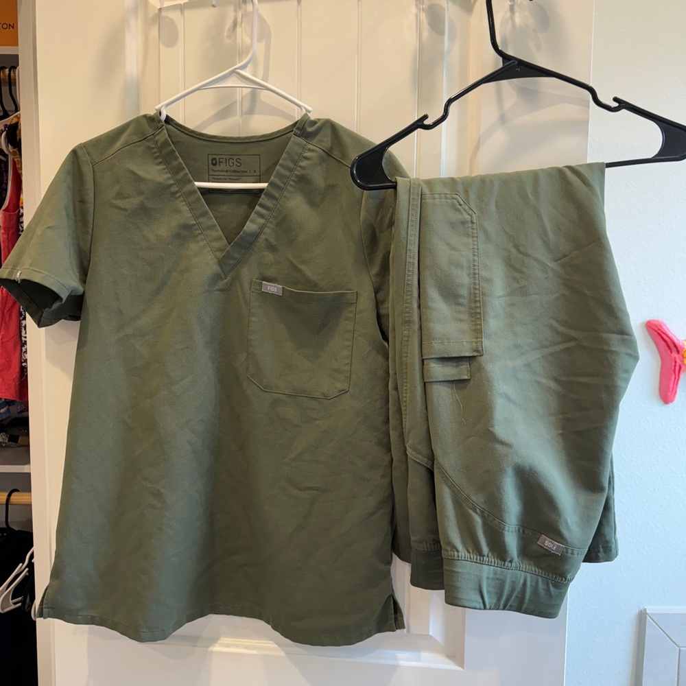 Figs Olive Green Scrub Set